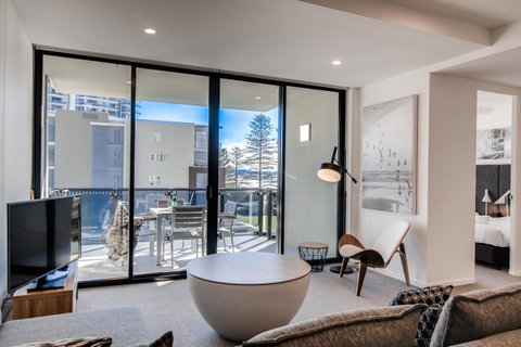 Iconic Kirra Beach Resort - Great Ocean Road Tourism 9