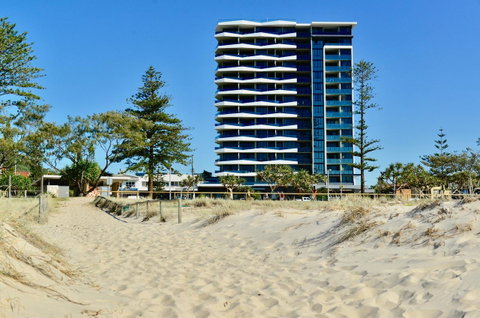 Iconic Kirra Beach Resort - Great Ocean Road Tourism 7