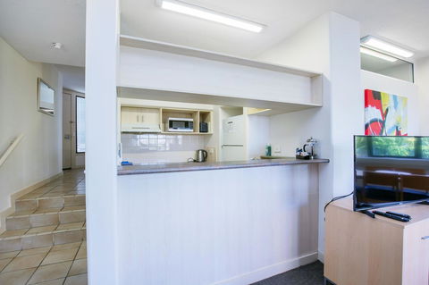 Tiki Hotel Apartments Surfers Paradise - Great Ocean Road Tourism 9
