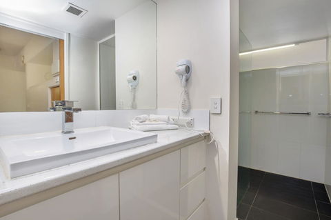 Tiki Hotel Apartments Surfers Paradise - Great Ocean Road Tourism 5