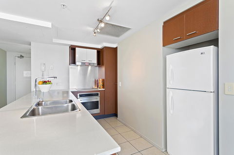 Beach Stay - Ocean & Riverview Resort Chevron Renaissance Central Surfers Paradise - Great Ocean Road Tourism 5