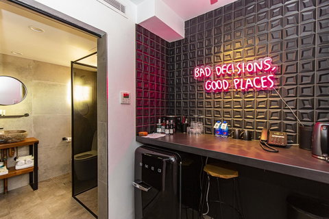 The Pink Hotel Coolangatta - Great Ocean Road Tourism 15