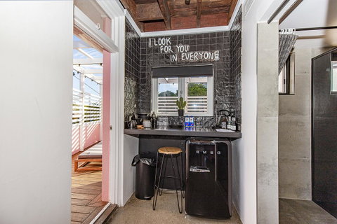 The Pink Hotel Coolangatta - Great Ocean Road Tourism 32