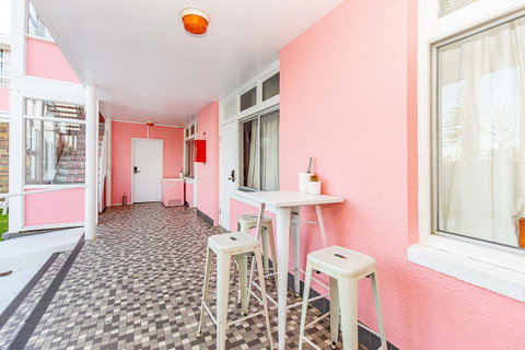 The Pink Hotel Coolangatta - Great Ocean Road Tourism 3