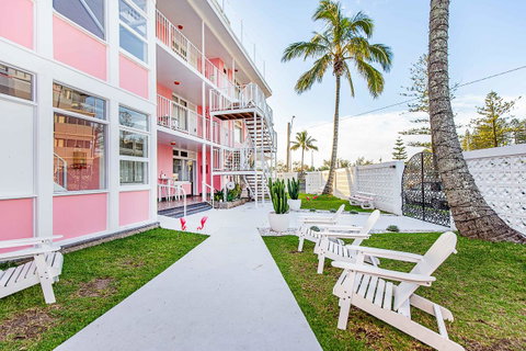 The Pink Hotel Coolangatta - Great Ocean Road Tourism 2