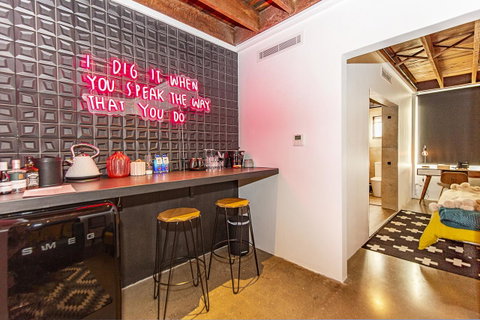 The Pink Hotel Coolangatta - Great Ocean Road Tourism 20