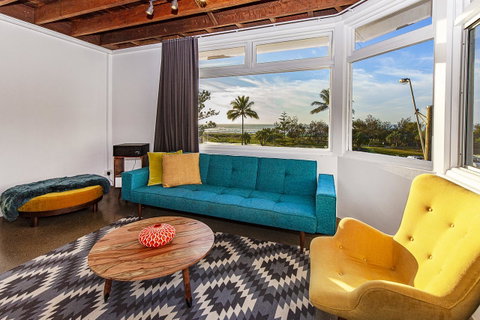 The Pink Hotel Coolangatta - Great Ocean Road Tourism 16