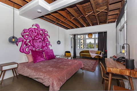 The Pink Hotel Coolangatta - Great Ocean Road Tourism 33