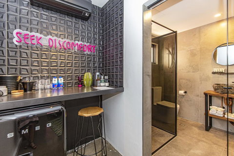 The Pink Hotel Coolangatta - Great Ocean Road Tourism 26