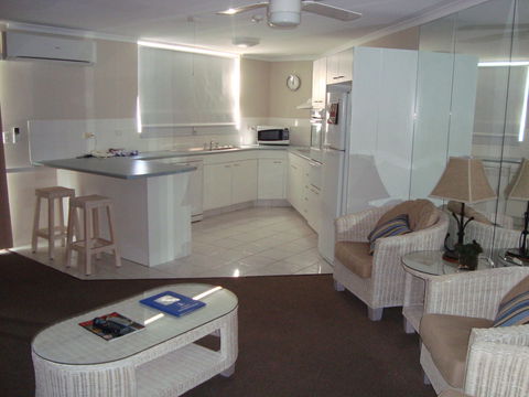 Grosvenor Beachfront Apartments Surfers Paradise - Great Ocean Road Tourism 14