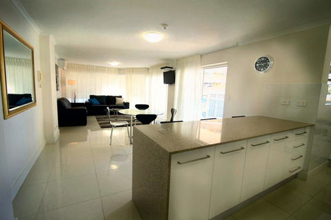 Grosvenor Beachfront Apartments Surfers Paradise - Great Ocean Road Tourism 3