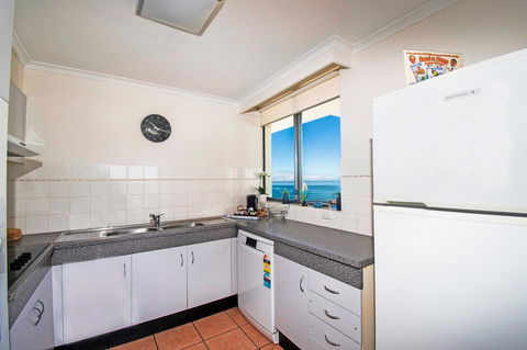 Seacrest Beachfront Apartments Surfers Paradise - Great Ocean Road Tourism 7