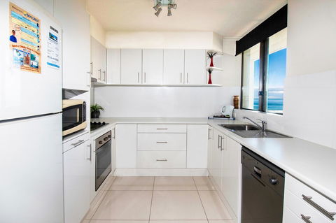 Seacrest Beachfront Apartments Surfers Paradise - Great Ocean Road Tourism 23