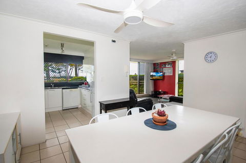 Seacrest Beachfront Apartments Surfers Paradise - Great Ocean Road Tourism 14