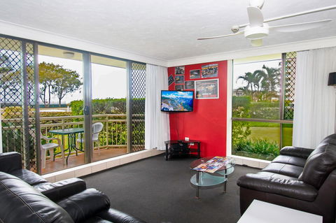Seacrest Beachfront Apartments Surfers Paradise - Great Ocean Road Tourism 9