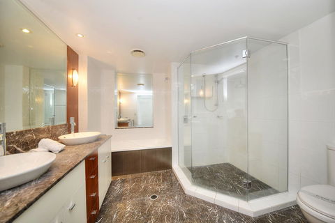 The Towers Of Chevron Renaissance - Holidays Gold Coast - Great Ocean Road Tourism 16