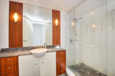 The Towers Of Chevron Renaissance - Holidays Gold Coast - Great Ocean Road Tourism 17