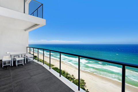 ULTIQA Air On Broadbeach - Great Ocean Road Tourism 0