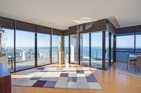 Mantra Circle On Cavill - Great Ocean Road Tourism 1