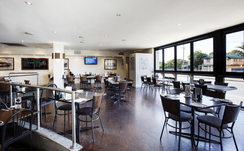 Palm Beach Hotel - Great Ocean Road Tourism 8