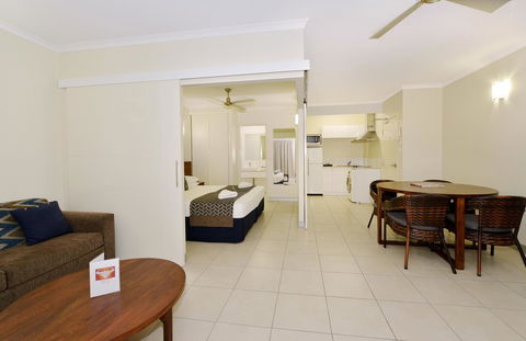 Cairns Queenslander Hotel & Apartments - Great Ocean Road Tourism 10