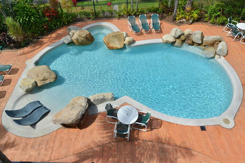Cairns Queenslander Hotel & Apartments - Great Ocean Road Tourism 4