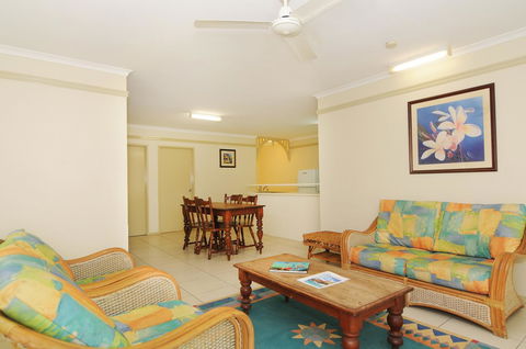 Cairns Queenslander Hotel & Apartments - Great Ocean Road Tourism 14