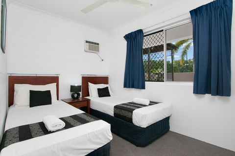 Cairns City Palms - Great Ocean Road Tourism 25