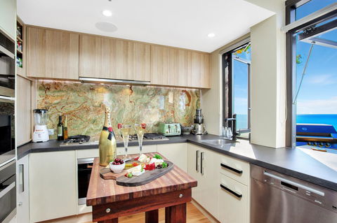 Burleigh Esplanade Apartments - Great Ocean Road Tourism 6
