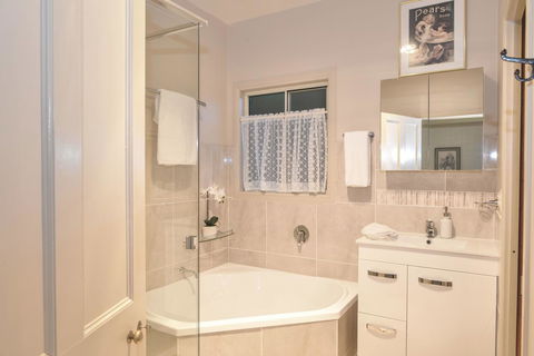 The Guesthouse Maleny - Great Ocean Road Tourism 10