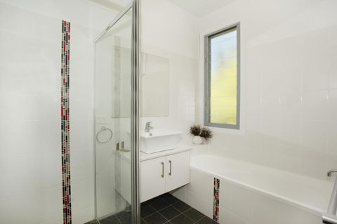224 Centenary Heights Road Coolum Beach, 500 Dollar Bond, Linen Included - Great Ocean Road Tourism 9