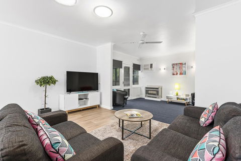 Wattle Grove Villa - Great Ocean Road Tourism 3