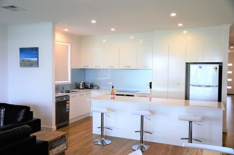 Western Breeze - Great Ocean Road Tourism 0