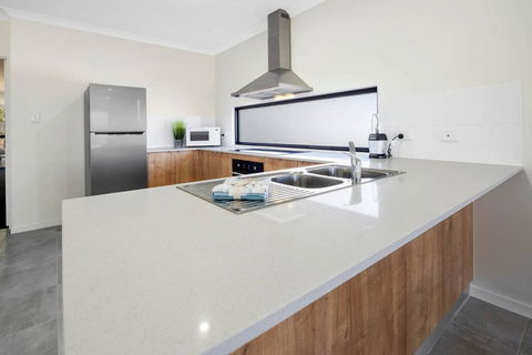 WHITSUNDAY Brand New Townhouse Close To Boardwalk - Great Ocean Road Tourism 1