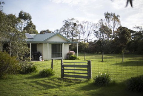 Woongara Cottage - Pet Friendly Country Retreat - Great Ocean Road Tourism 0