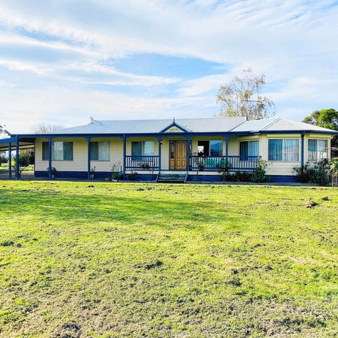 Yarragon 4 Bedroom House In Gippsland - Great Ocean Road Tourism 3