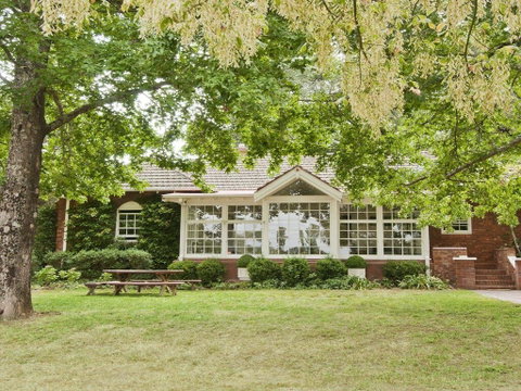 York Cottage - Grand Gate House And Enchanting Gardens - Great Ocean Road Tourism 0