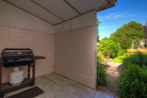 Young's Cottage - Circa: 1861 - Great Ocean Road Tourism 1