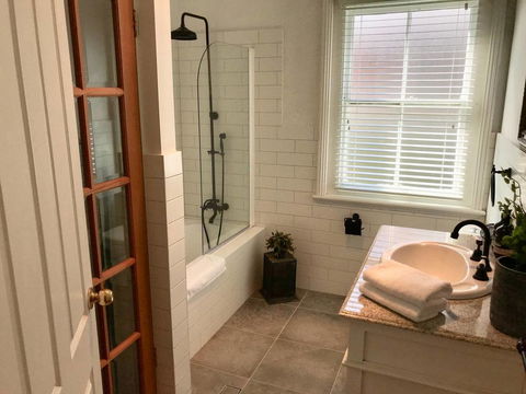 YSG The Edward Townhouse 153 - Walk To Town - Great Ocean Road Tourism 2