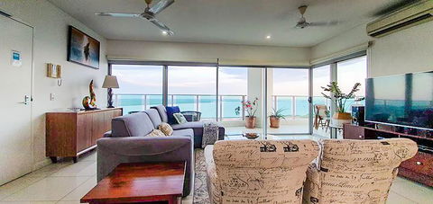 ZEN BY THE WATER - Darwin Premier Retreat - Great Ocean Road Tourism 3