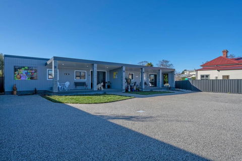 Zoo Villas : Villa Zebra - Central Wynyard - Great Ocean Road Tourism 2