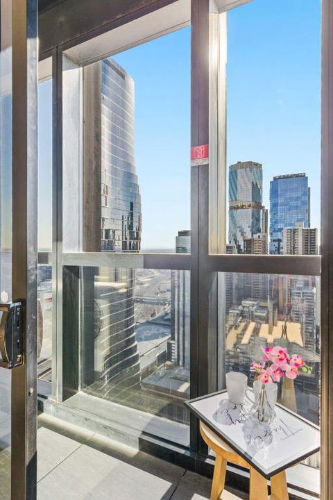 A 2BR Apt On Collins With City Views FREE Parking - Great Ocean Road Tourism 4
