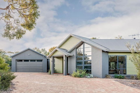 A Bush Utopia - Great Ocean Road Tourism 0