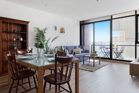 A Chic 2BR Apt Near Melbourne Uni FREE Parking - Great Ocean Road Tourism 0