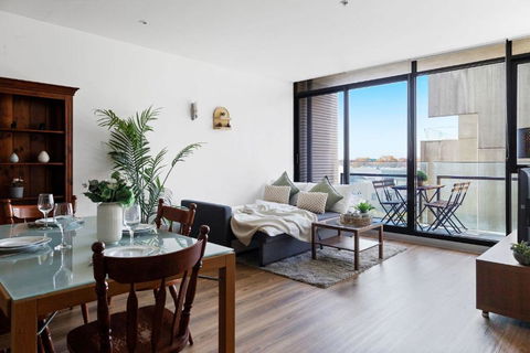 A Chic 2BR Apt Near Melbourne Uni FREE Parking - Great Ocean Road Tourism 2