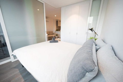 A Chic 2BR CBD Apartment Near Southern Cross - Great Ocean Road Tourism 1