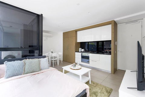 A Chic Apt With A Large Balcony Next To Grand Prix - Great Ocean Road Tourism 1