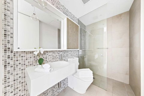 A Chic Apt With A Large Balcony Next To Grand Prix - Great Ocean Road Tourism 4