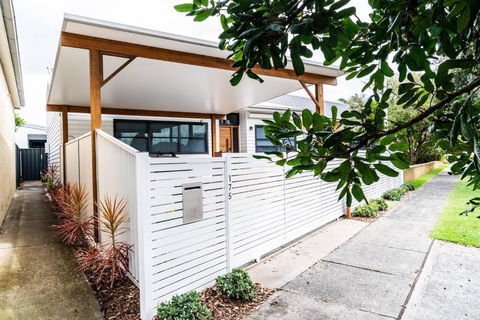 A Chic Coastal Hideaway At Toowoon Bay Beach - Great Ocean Road Tourism 1