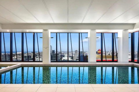 A Chic & Comfy 2BR Apt On Collins With City Views - Great Ocean Road Tourism 2